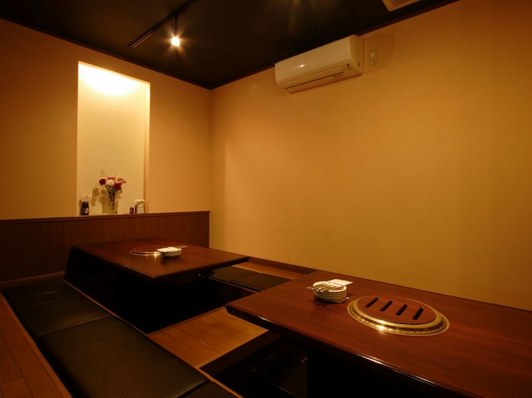 掘りごたつのお座敷席は宴会やファミリーに最適