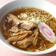 昔ながらの　さっぱり醤油系ラーメン！　　煮込みチャーシューも　口の中でほどけます。 