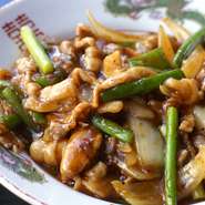 豚肉・玉ねぎ・ピーマン・ニン芽　の　辛醤油炒め　　　　