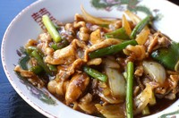 豚肉・玉ねぎ・ピーマン・ニン芽　の　辛醤油炒め　　　　