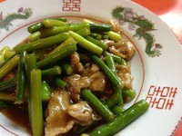 　ニン芽の食感がクセになる一品
