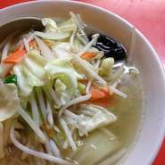 野菜たっぷりあっさりラーメン
常連様に人気です！
