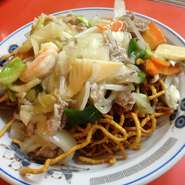 あんかけ固焼きそば　太麺なの程よい硬さです