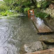 せせらぎの街　三島を代表する憩いの場所！
子供たちでにぎわいます！！
10月、一部冠水のため　まだ靴では通れない。

お腹がすいたら　のあきでご飯！

ビーチサンダルと虫除けスプレーをお忘れなく！！