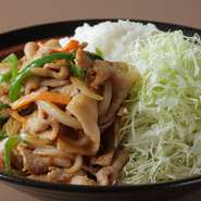 気軽に楽しめる麺類から本格的な中華料理までリーズナブルな価格でご提供しています。ランチタイムの定食はご飯のおかわりも自由！　中華尽くしのコースは1500円（飲み放題付き3000円～）よりご用意しております。