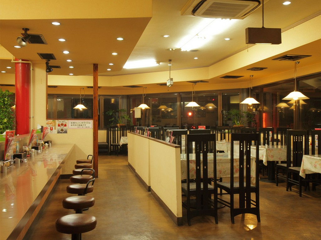 テーブル席は最大70席。カウンターやボックスなどもございます