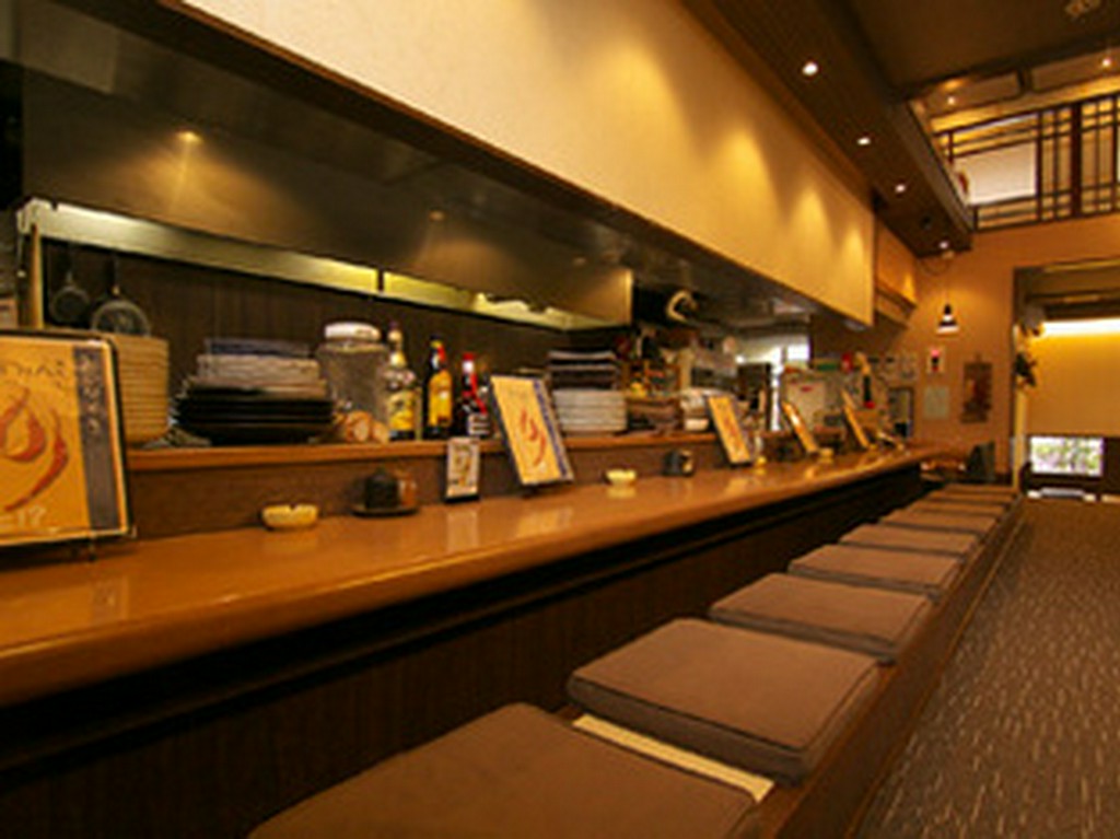 カウンター席（お一人様でもゆったりと）