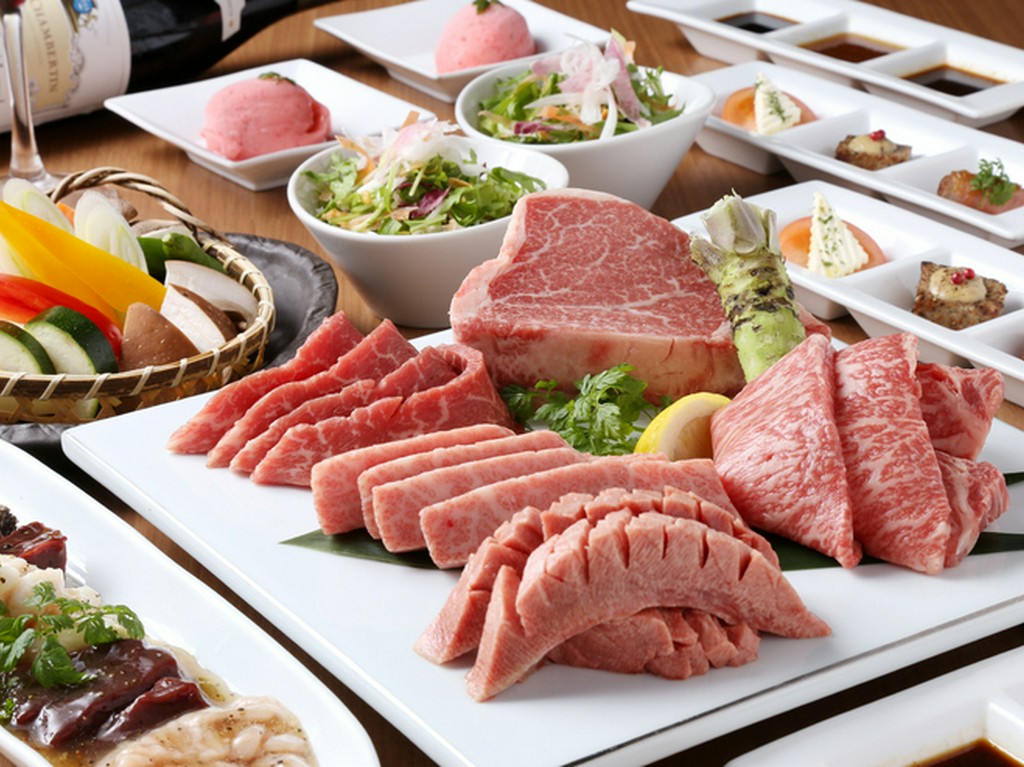 松阪牛の様々な部位を堪能できるコースです。