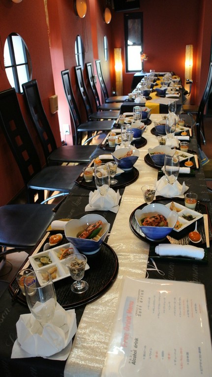 法事：故人を偲びつつ、現世を生きる人の喜びを感じるお席を用意