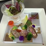 前日までの予約限定
『おまかせ３コース』
￥2500[コンチネンタル]小パスタ料理と魚料理7品。￥3000[軽いフルコース]魚と肉料理8品。
￥5000[和洋むささびsp]少しづつ多種類で、メインは魚&肉の贅沢なコース
