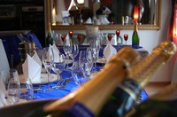 御予約の御電話は、14時以降で承ります。
最先端料理法や先端機器にて古典フレンチからモダンガストロノームまで和洋コースにも対応。
顔合わせ、家族婚、家族会、接待にどうぞ。
