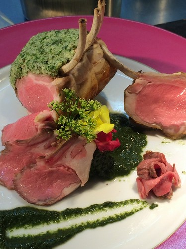 本格フレンチを最先端機器を使った分子料理のテクスチャーで！