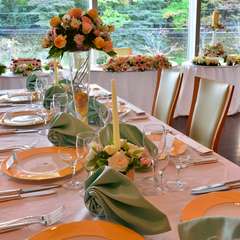 大きな窓のあるレストラン