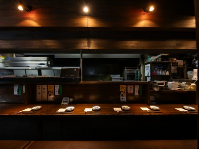 二人の会話も自然と弾む、カジュアルな雰囲気が魅力