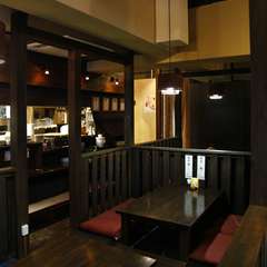 4名様から8名様など少人数でも、座れる掘りごたつ席もあり。