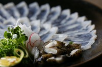 コラーゲンたっぷりで、鮮度が良くないと食べれない逸品ですので是非、一度ご賞味ください。