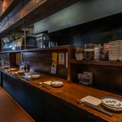 お一人でも気軽に楽しめるカウンター席も人気