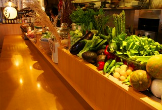 躍動感溢れるオープンキッチン