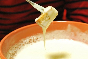 イタリア産フォンティーナチーズのチーズフォンデュ