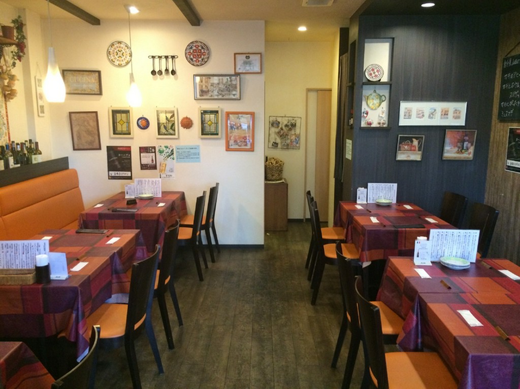 明るい雰囲気の店内です