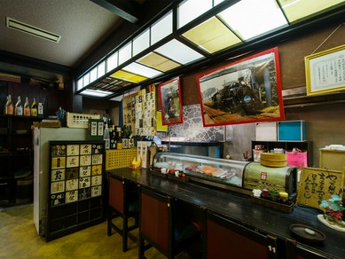 カップルで仲良くおくつろぎ頂けるカウンター席