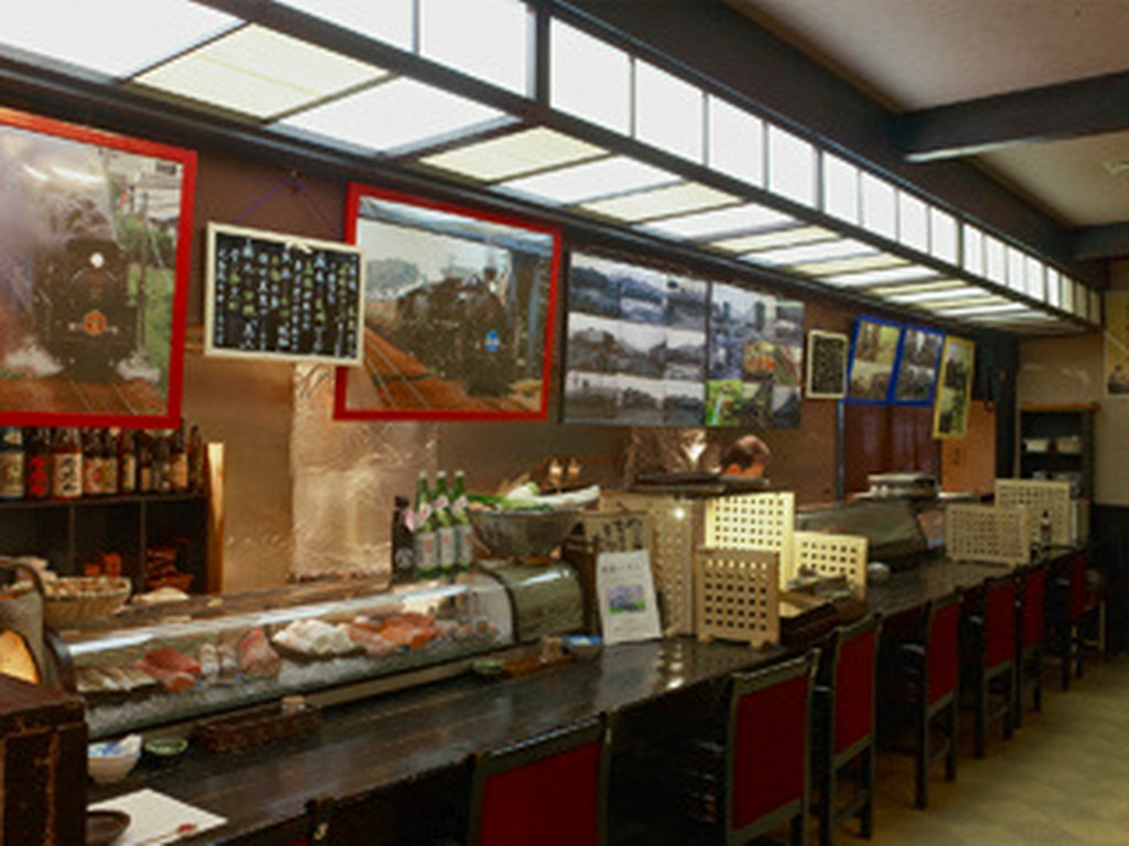 お一人様でも、気軽に楽しんで頂ける様にカウンター席も