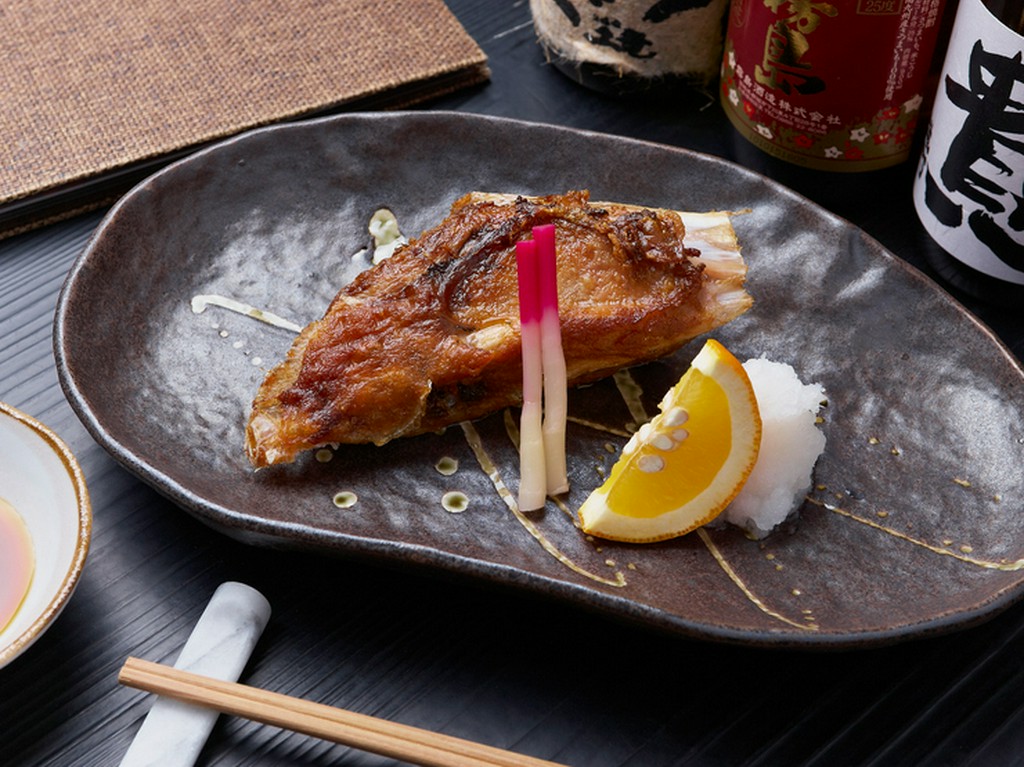 生の本鮪のカマが食べれます。ブリカマとは比べ物になりません。