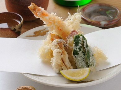 落ち着いた店内でゆっくりお過ごしください