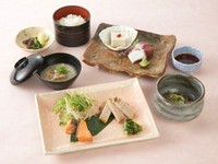 酒蔵御膳はメインディッシュに日本酒又は酒粕を使用した酒蔵ならではのお料理です。