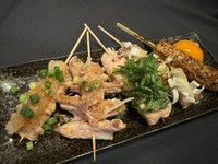 せせりポン酢、ナンコツ梅水晶、ささみ梅しそ、鶏ももネギ塩、つくね月見