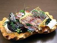 関あじ姿造り
