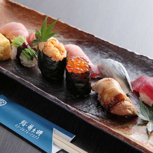 【中古】 すし 江戸前を食べる/鳳山社/早川光 新時代の江戸前鮨がわかる本 訪れるべき本当の名店 | 早川光 |本