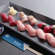 本マグロの旨さを堪能して下さい。大とろ・あぶりとろ・中とろ・赤身・づけを10カン！