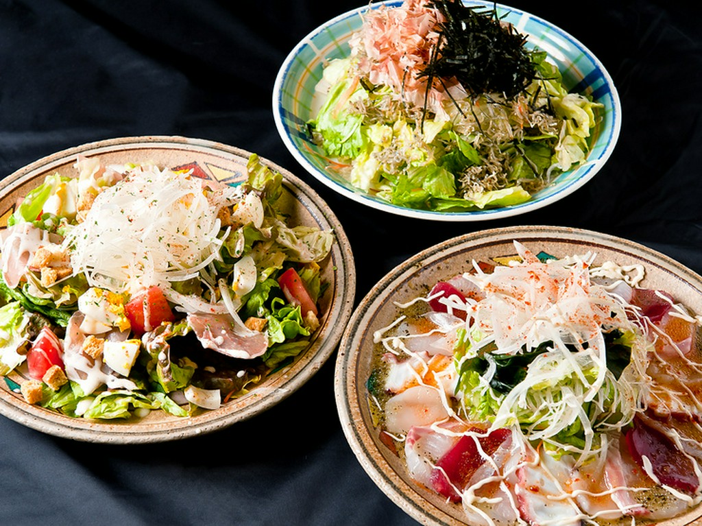 サラダ。海の幸サラダ・シーザーサラダ・じゃこサラダなど。