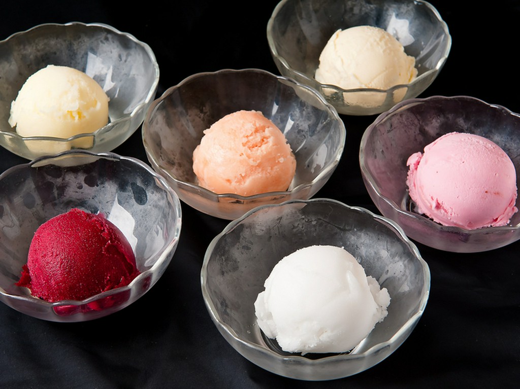 デザート。アイス・シャーベットお好きな物を食後にどうぞ。