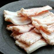 【喉軟骨】気管部分の軟骨です　歯ごたえがあり独特の食感が人気

