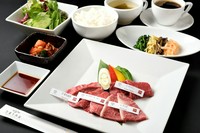 特選/特上霜降り肉/霜降り肉/極上赤身 の中から
その日最高の4種類 120ｇ

キムチ、サラダ、ナムル
ライス、スープ
※コーヒーは飲み放題となっております。