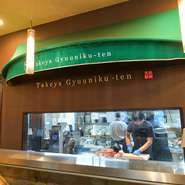 店に関わるすべての人が幸せになるような、良い循環を大切にしていると話すオーナー。訪れるゲストだけでなく、働いているスタッフや生産者までが良い気持ちで、笑顔になれるように日々心がけているそうです。