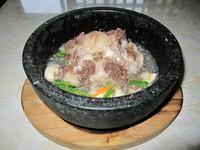 数時間煮込んだテールはとってもやわらか。コラーゲンたっぷり！