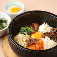 色とりどりの素材を乗せて。見ても美味しい食べても美味しい