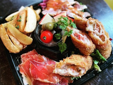スペインタパスの盛り合わせ¥2,000（税込）