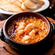 スペインの魚貝類などの食材は、日本の食材とそっくり。日本の美味しく安全な産直魚介類を地中海をイメージしてお出ししております。