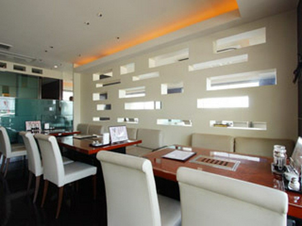 白を基調とした店内