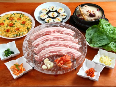 サムゲタン。サムギョプサル。タッカルビ。韓国料理なら【天蜜】