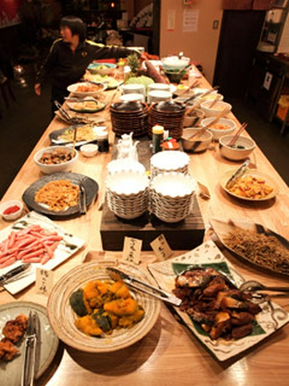 手作り＆ヘルシーなお野菜中心のお惣菜が30～40品