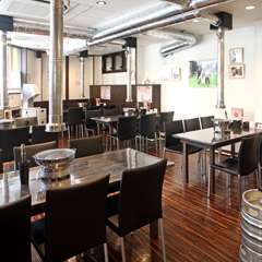 清潔な店内はカップル、家族連れにも安心です。