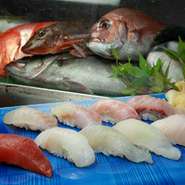 千葉県船形漁港より直送される最高の旬の地魚ばかりにぎったお寿司。山梨ではここでしか味わえません