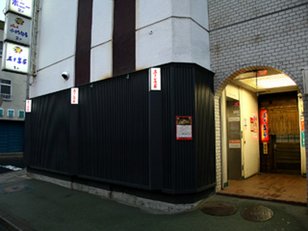 店舗入口（太陽ビルの1Fです）