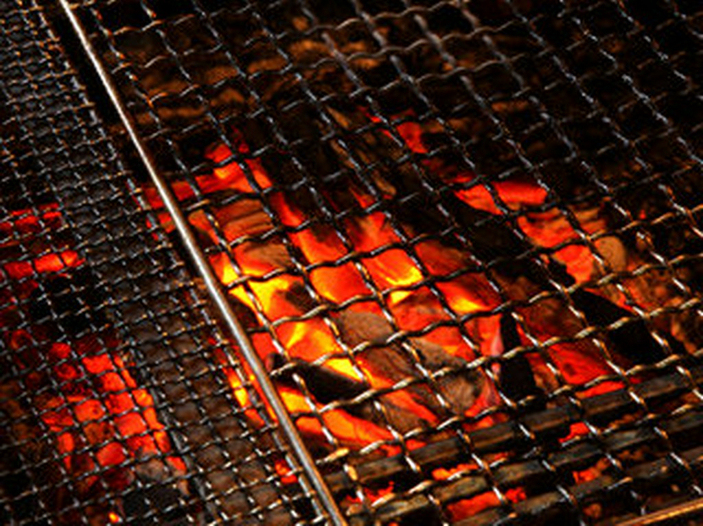 炉端の炭にもこだわります