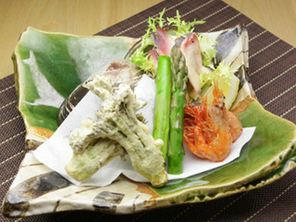 季節の魚介と山菜の盛り合わせ